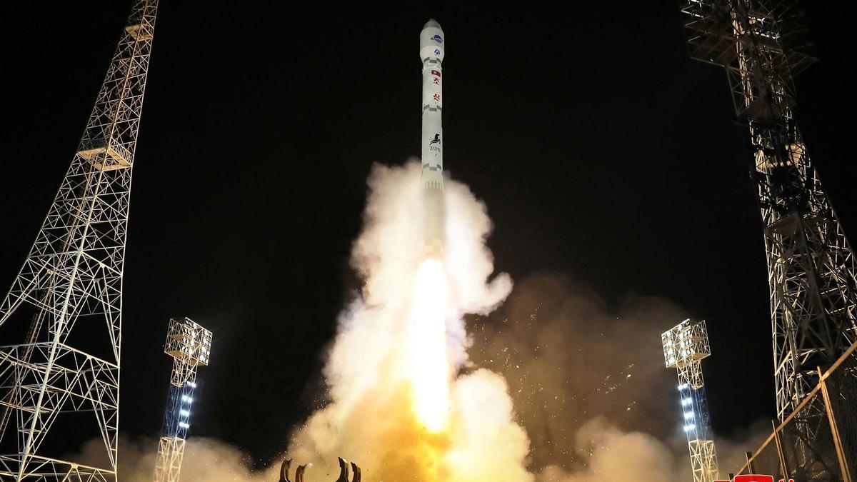 Lanzamiento del satélite Malligyong-1 desde la base de Tongchang-ri
