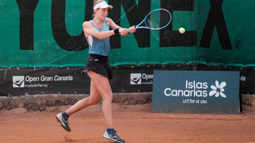 Rosa Vicens, ayer, durante su partido frente a la sueca Fanny Ostlund.