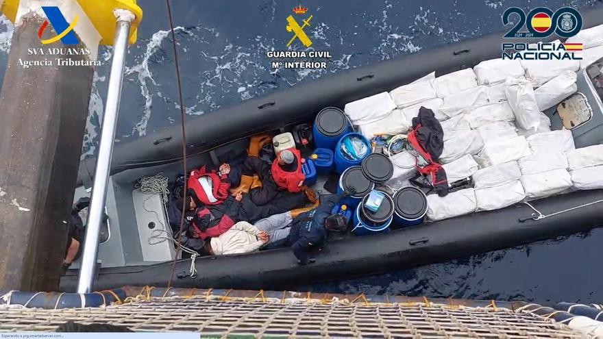 Cae un narco gallego con más de cuatro toneladas de cocaína al sur de Canarias en una lancha