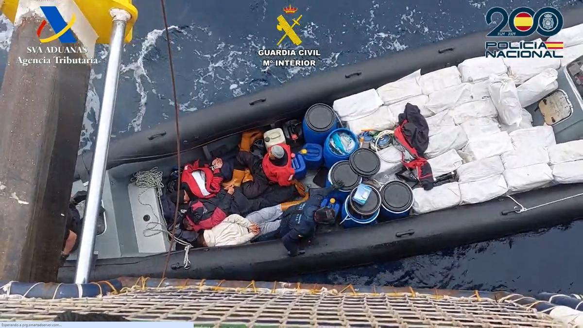 Cae un narco gallego en una lancha con más de cuatro toneladas de cocaína al sur de Canarias
