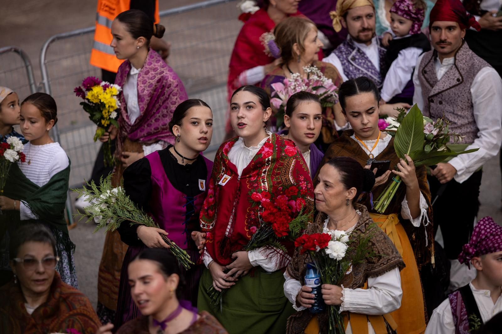 En imágenes | Zaragoza vive su día grande con la Ofrenda de Flores a la Virgen del Pilar