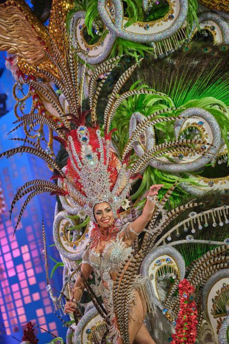 Candidatas durante la Gala de Elección a Reina del Carnaval de Santa Cruz