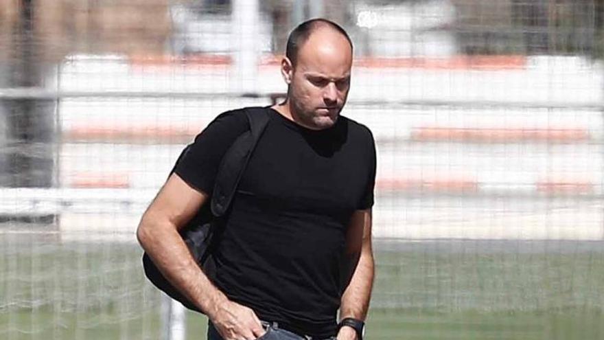 Mateu Lahoz explica la nueva normativa a la plantilla