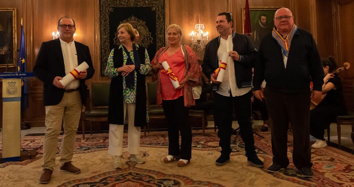 El doctor Antonio Molejón, la alcaldesa Mariví Monteserín, la cocinera María Fernández López, el hostelero José Manuel Mori y Carlos Martínez Guardado. | Inés Escandón