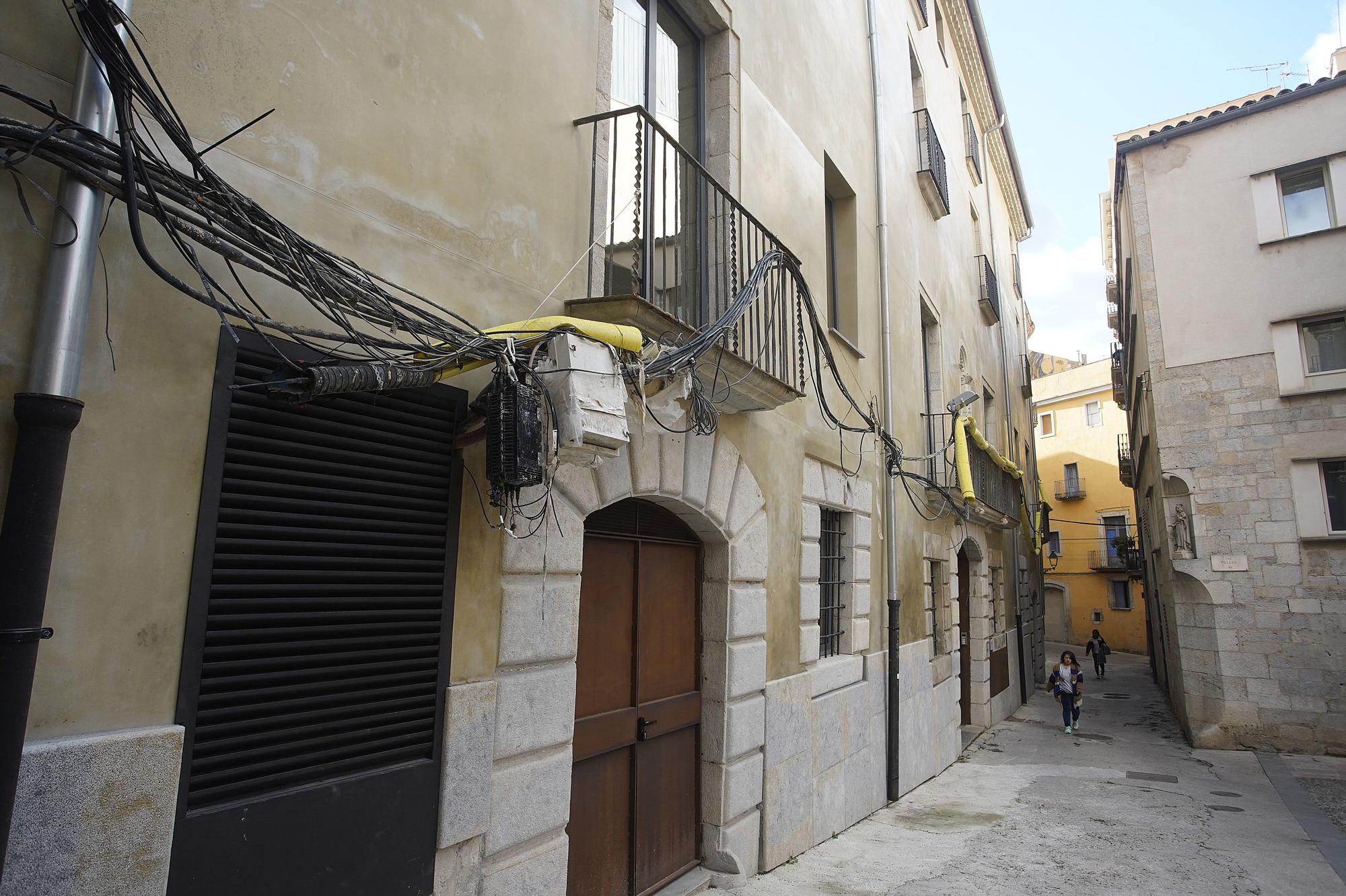 Queixes dels veïns del Barri Vell pel mal estat del cablejat de l'antic cinema Modern