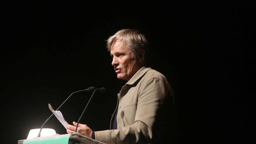 El actor Viggo Mortensen recita sus poemas en gallego en el Ágora de A Coruña