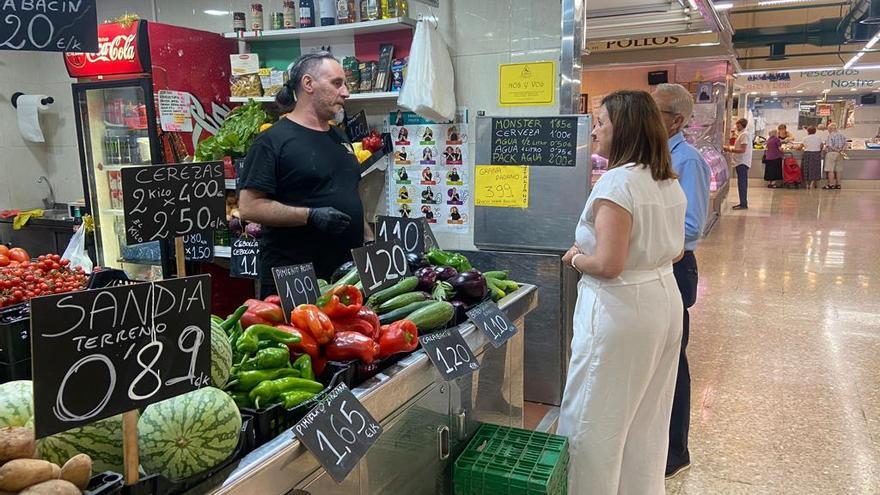 María José Catalá en el Mercado de Castilla.