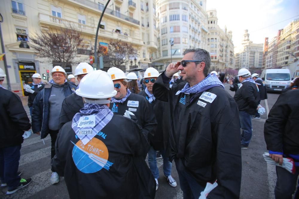 'Plantà' al tombe de la falla municipal