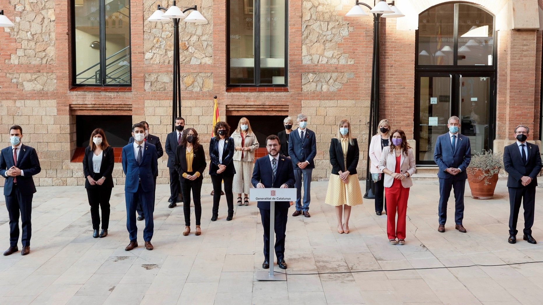 Aragonès (centro) rodeado de todos sus 'consellers en el acto del Govern por el cuarto aniversario del 1-O, el pasado octubre.