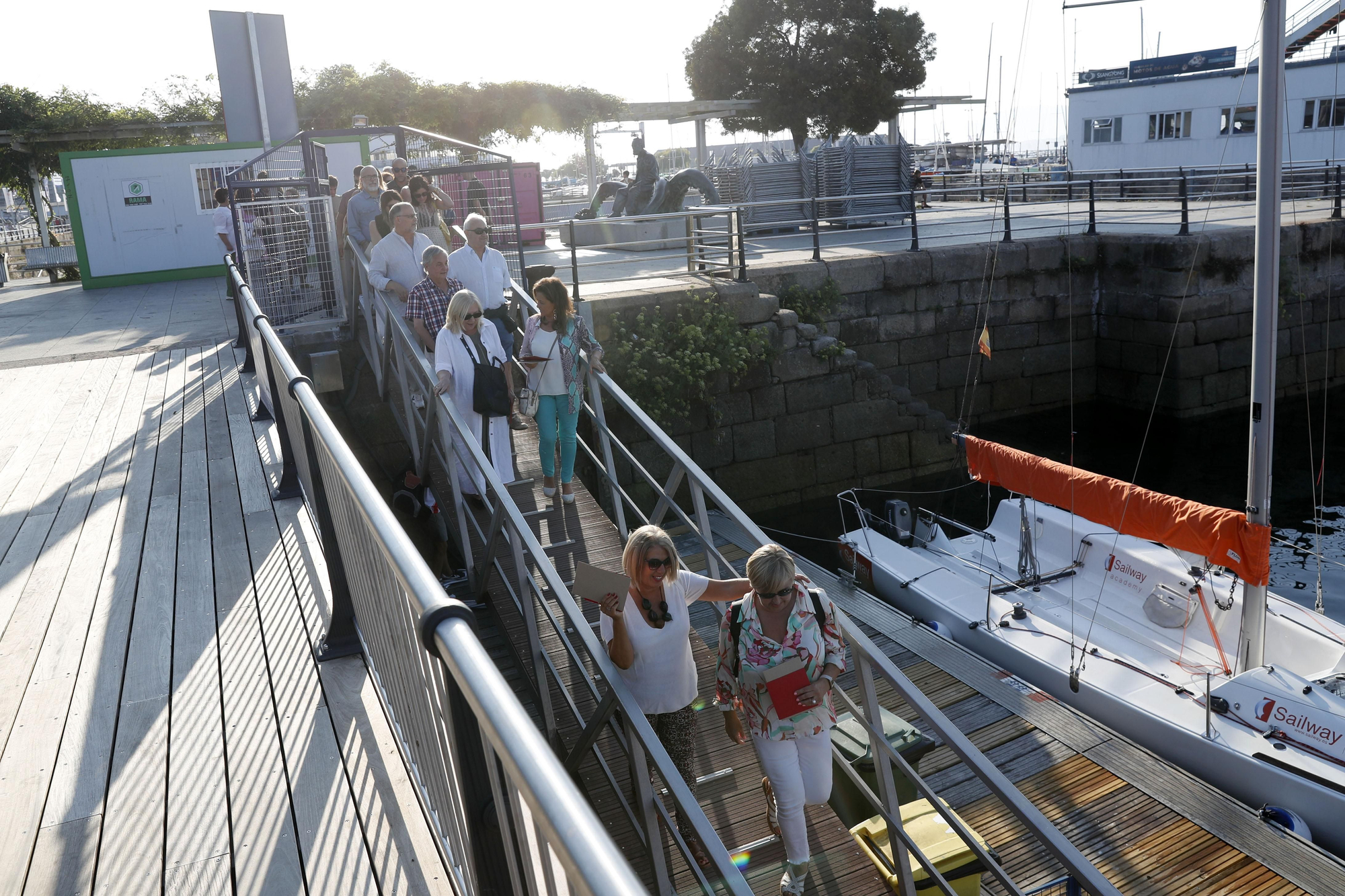 Ocho tapas de ensueño y un brindis al atardecer: así son los paseos SolPor por la ría