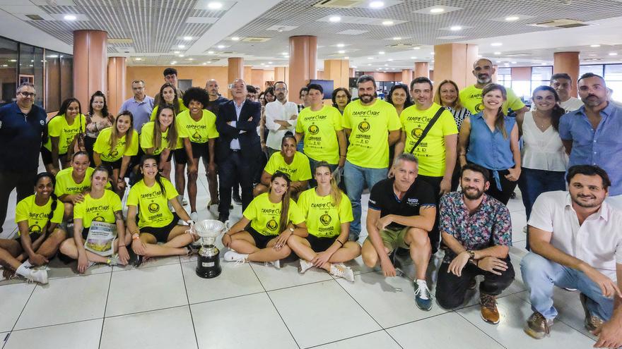 El Olímpico pasea la Copa de la Liga y piensa en la Champions