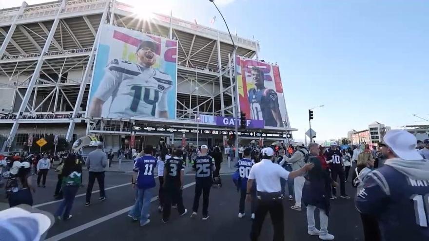 Multitud de aficionados de Patriots y Seahawks llegan al Levi’s Stadium antes del Super Bowl LX