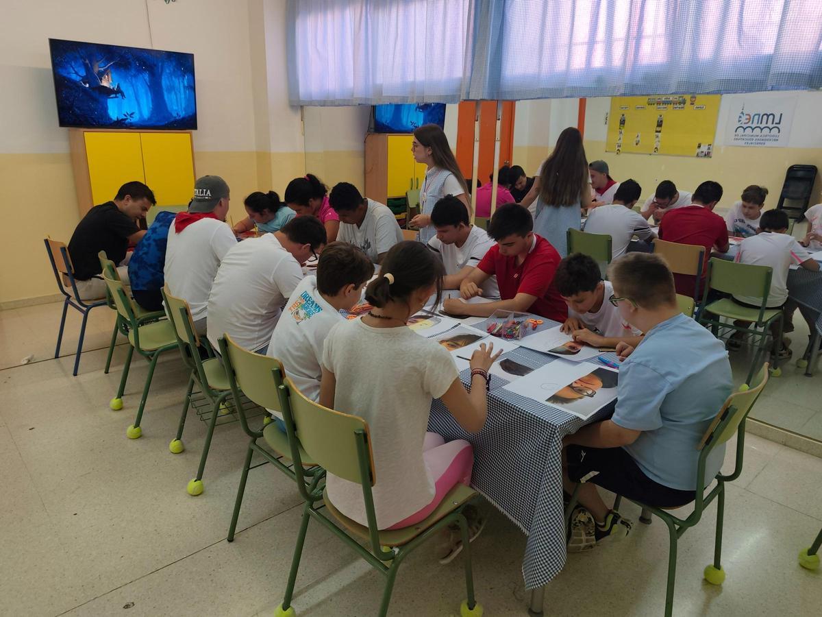 Hasta 35 usuarios acuden a la ludoteca de Lucena para niños y niñas con necesidades educativas especiales.