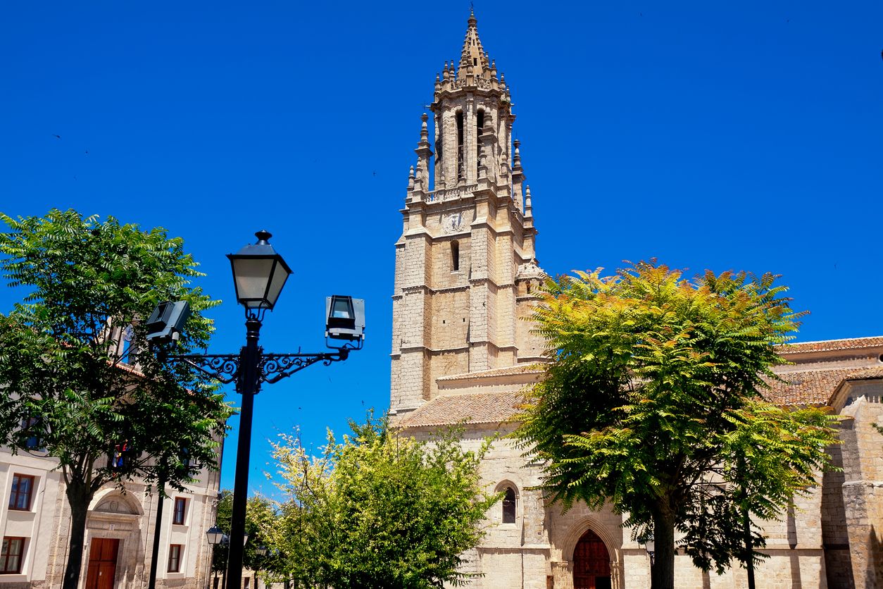 La Iglesia de San Miguel, en Ampudia, Palencia.