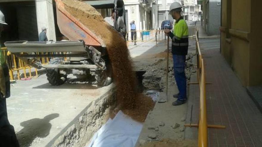 Reanudan las obras del gas tras analizar el túnel de la calle Mayor