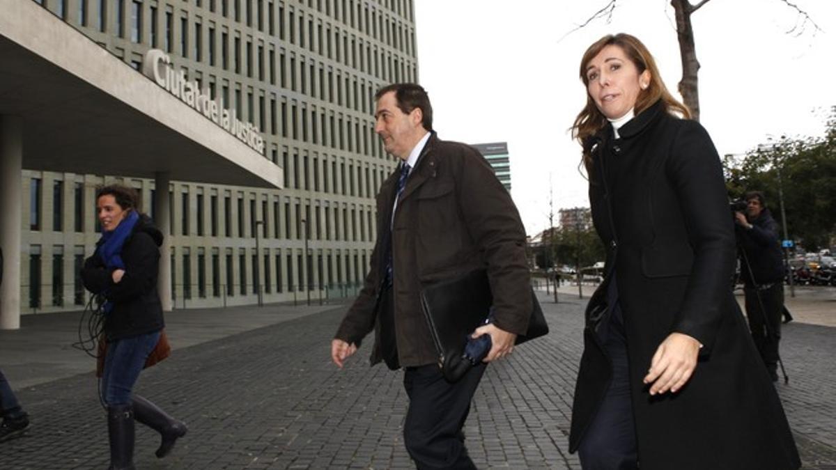 La presidenta del PPC, Alicia Sánchez-Camacho, acude a declarar por el caso de las escuchas en la Ciutat de la Justícia de Barcelona, este viernes. FERRAN NADEU