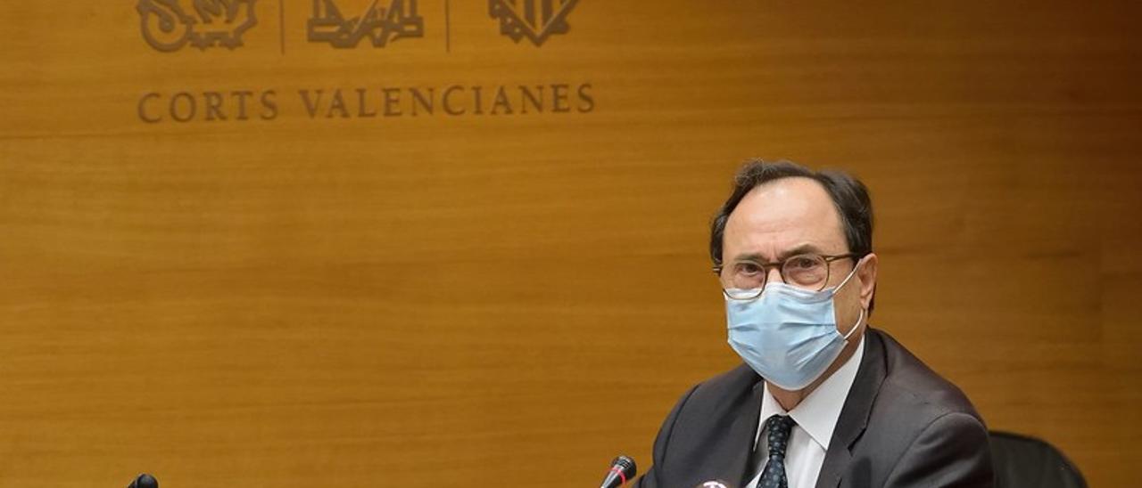 El conseller de Hacienda, Vicent Soler, esta mañana en las Corts