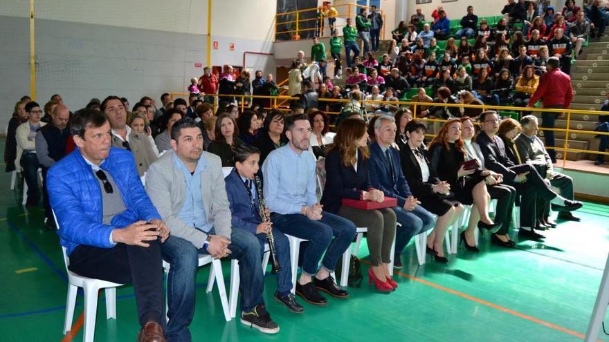 El Pabellón Polideportivo de Campillos ya luce el nombre de Antonio Rueda Sánchez