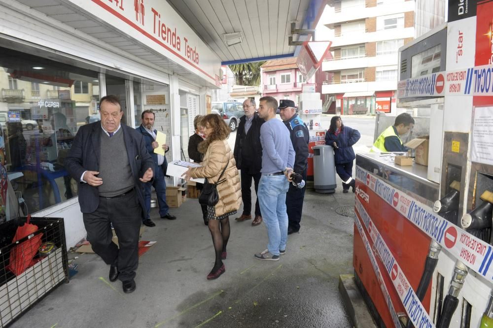 Oleiros desaloja la gasolinera de Santa Cruz