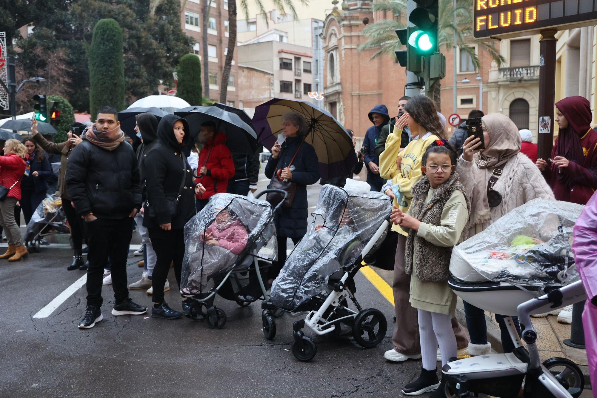 Las mejores imágenes del desfile de carros engalanados y collas de la Magdalena