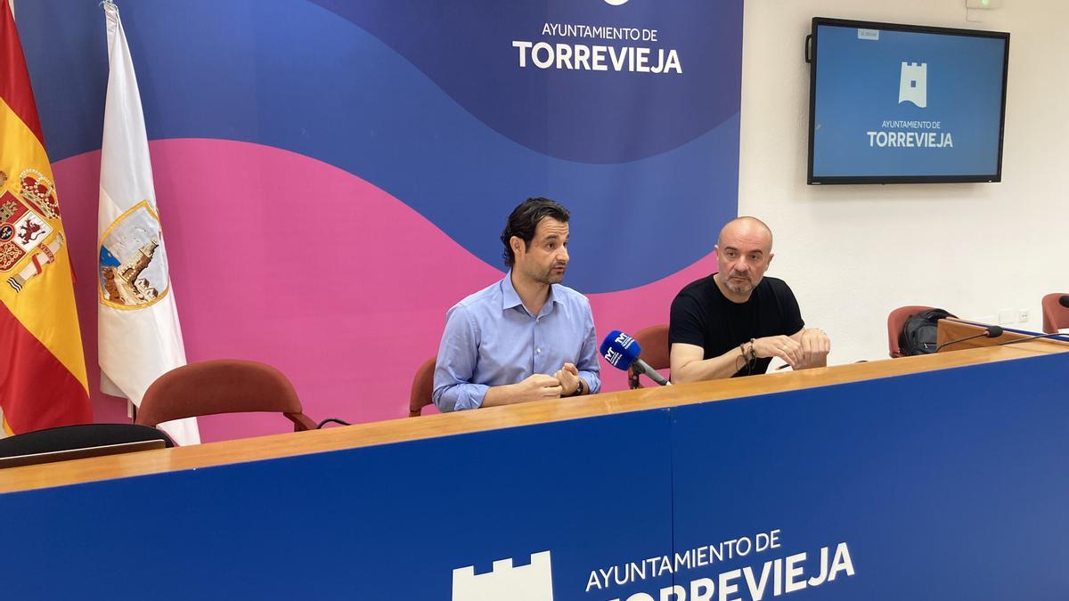 Presentación de la adjudicación del contrato de gestión cultural de Torrevieja del Auditorio y el Teatro con el alcalde Eduardo Dolón y el concejal Antonio Quesada