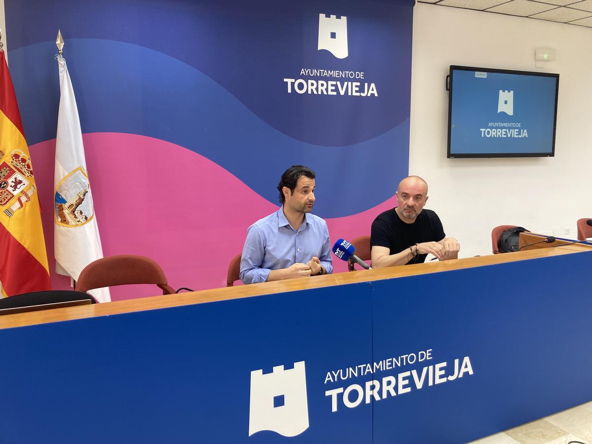Presentación de la adjudicación del contrato de gestión cultural de Torrevieja del Auditorio y el Teatro con el alcalde Eduardo Dolón y el concejal Antonio Quesada