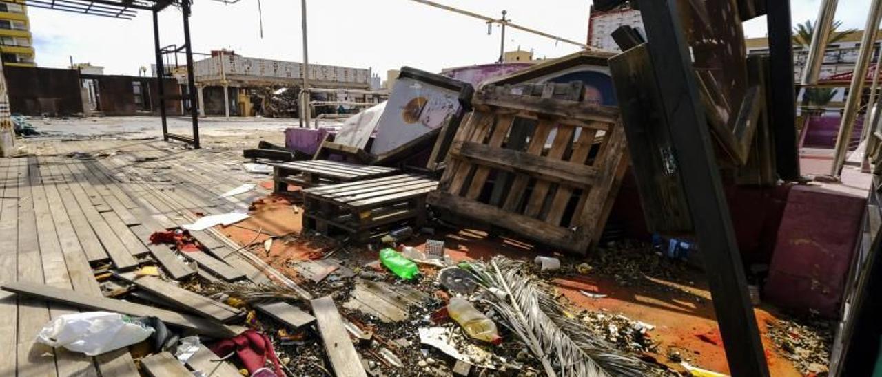 Estado de abandono del Centro Comercial Metro, en el sur de Gran Canaria