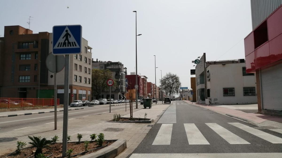 Accesos nuevos, pintura y luz en el polígono El Molí