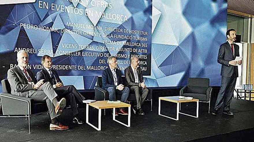 Homar, Vidal, Vicens, el conseller Serra y Molina en el Palau.