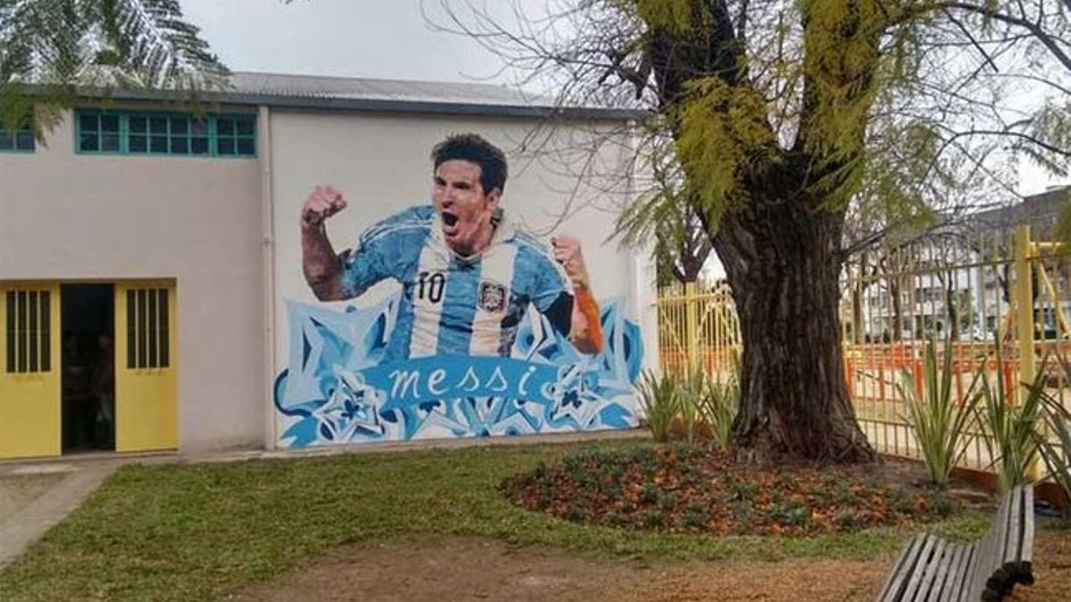 Este es el mural que han dedicado a Messi en la escuela de Rosario donde cursó estudios el crack del FC Barcelona