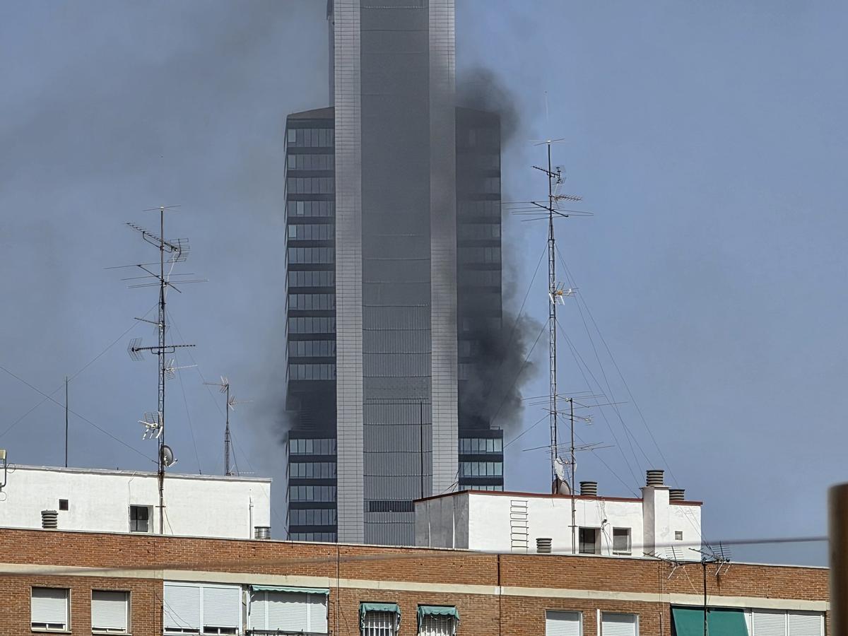 Incendio en la torre Moeve de Madrid