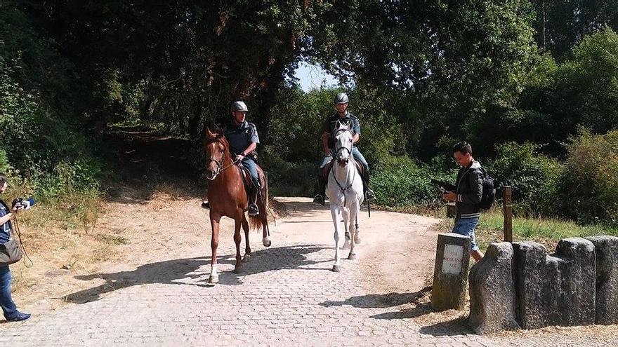 La Guardia Civil patrullará A Lanzada a caballo