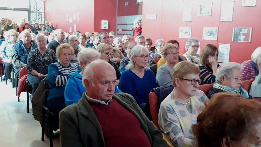 Asistentes a la asamblea de &quot;El Costeru&quot;.