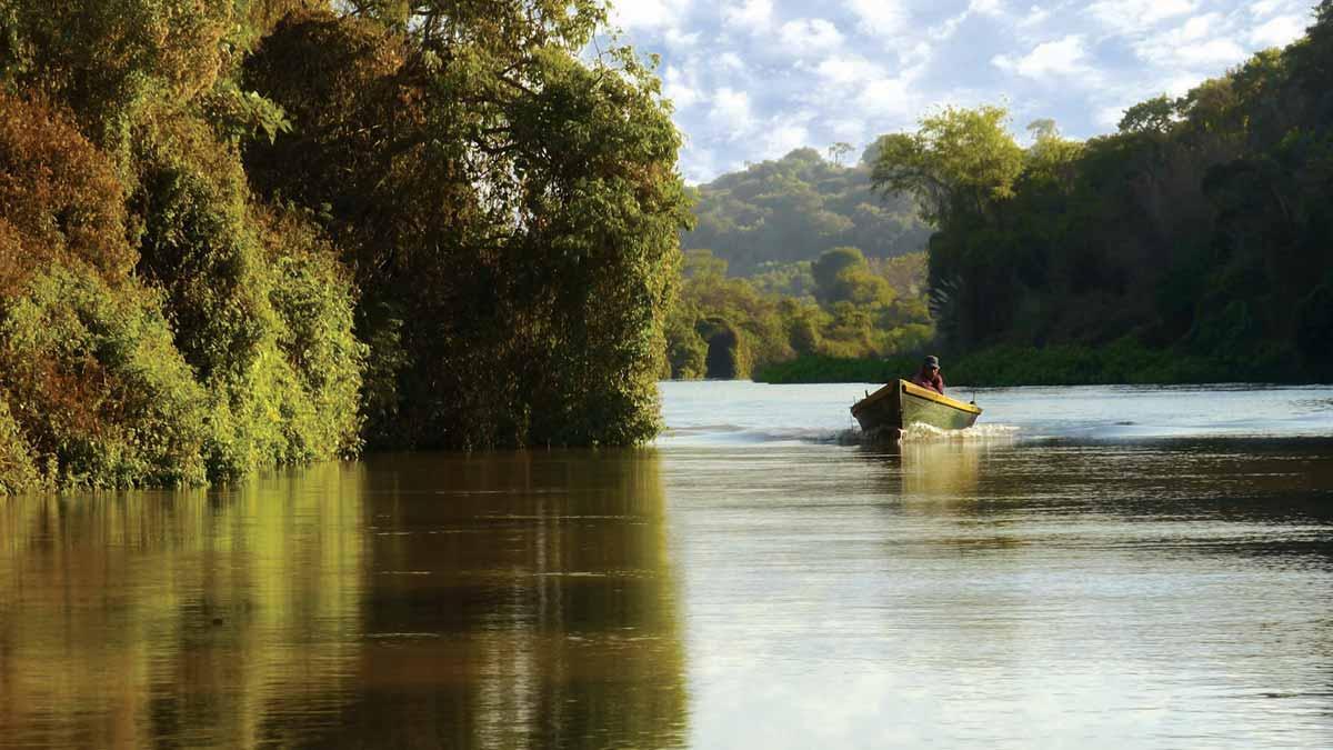 El río Paraná, uno de los ríos que riegan el Gran Chaco, a su paso por la provincia argentina de Corrientes.