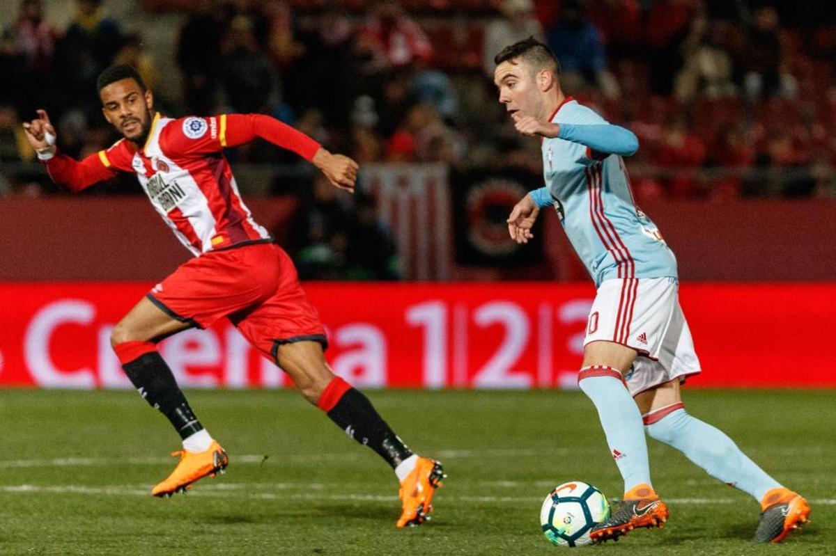 Aspas intenta superar a un jugador del Girona // Eddy Kelele