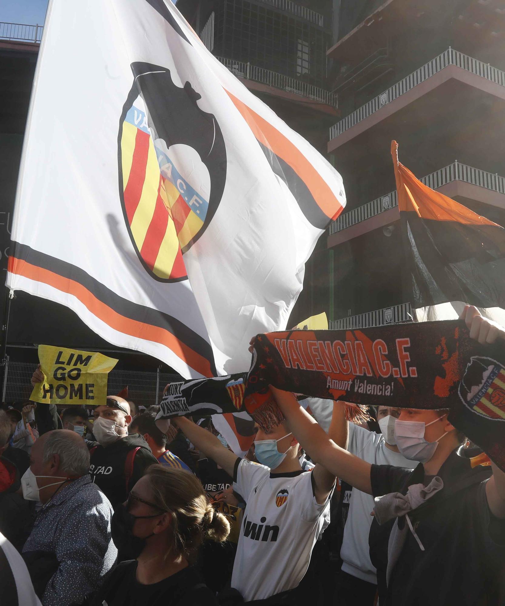 Manifestación contra Peter Lim