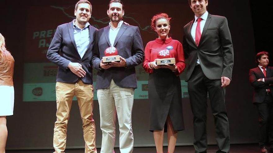La entrega de los premios AJE 2016 tuvo lugar ayer en el Teatro Cánovas, en El Ejido.