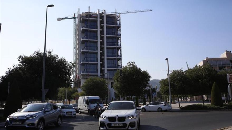 Los promotores de la Torre del Agua estudian cómo reanudar las obras