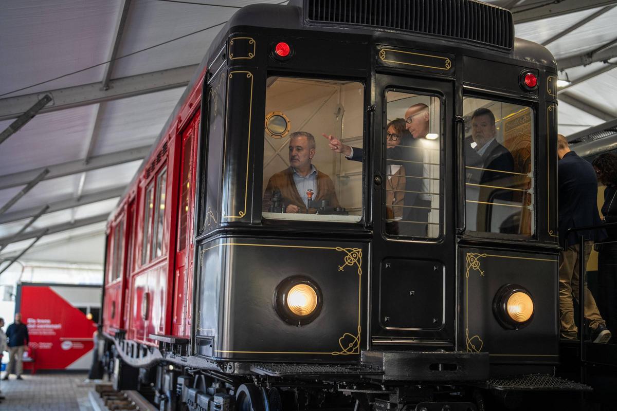 Jaume Collboni inaugura la exposición gratuita de trenes históricos restaurados por el centenario del metro