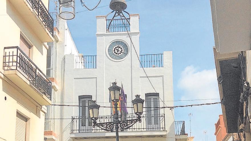 El viejo reloj de Calp ya no quita el sueño a los vecinos