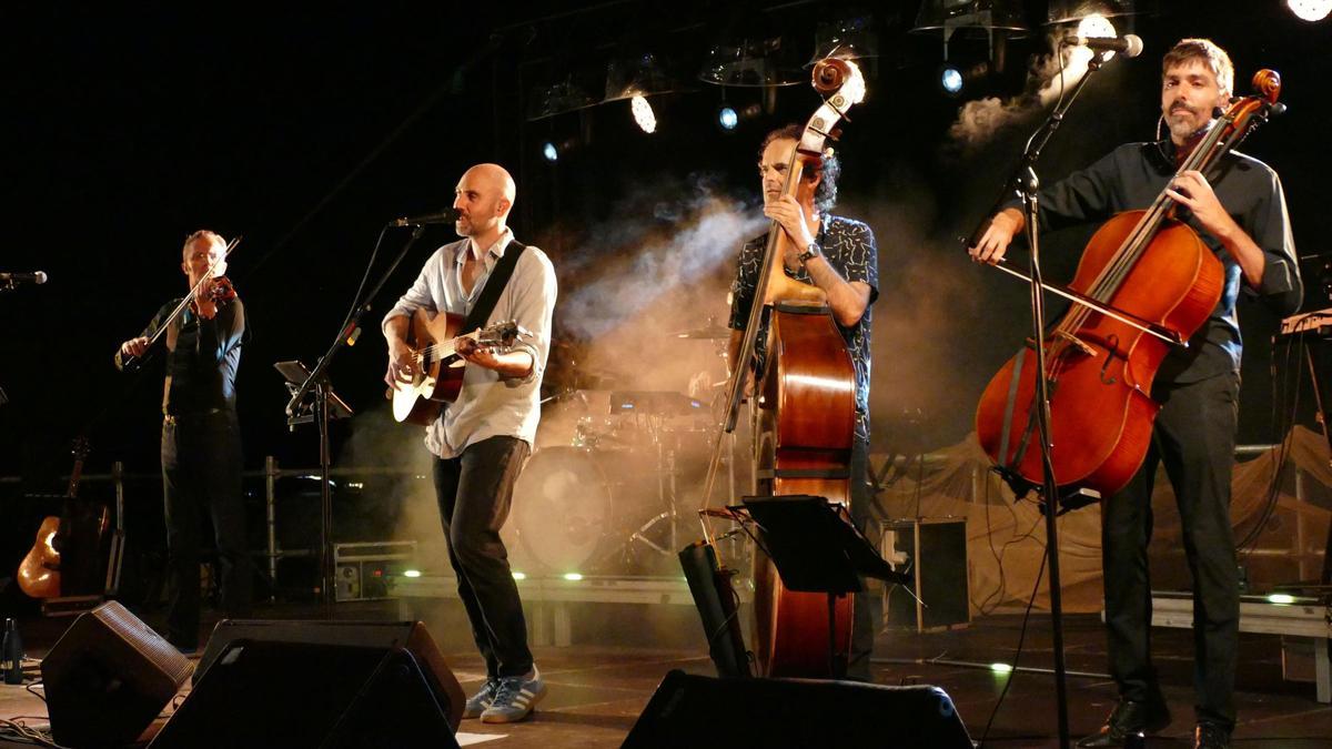 Blaumut actua dins el Festival Nits de Tramuntana a LLançà.