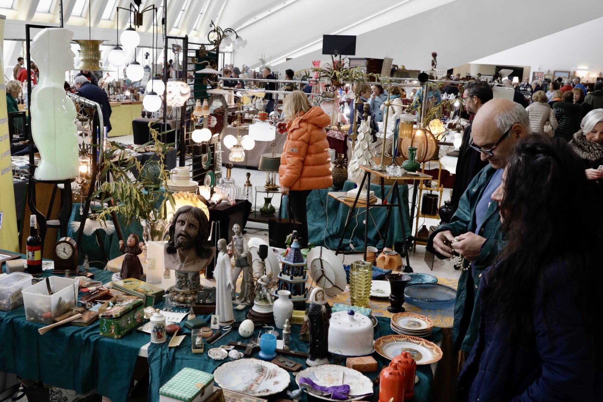 OVIEDO. FERIA DE ANTIGÜEDADES. CALATRAVA