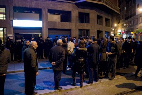 Fotogalería: Protesta ante la sede del PP en Aragón