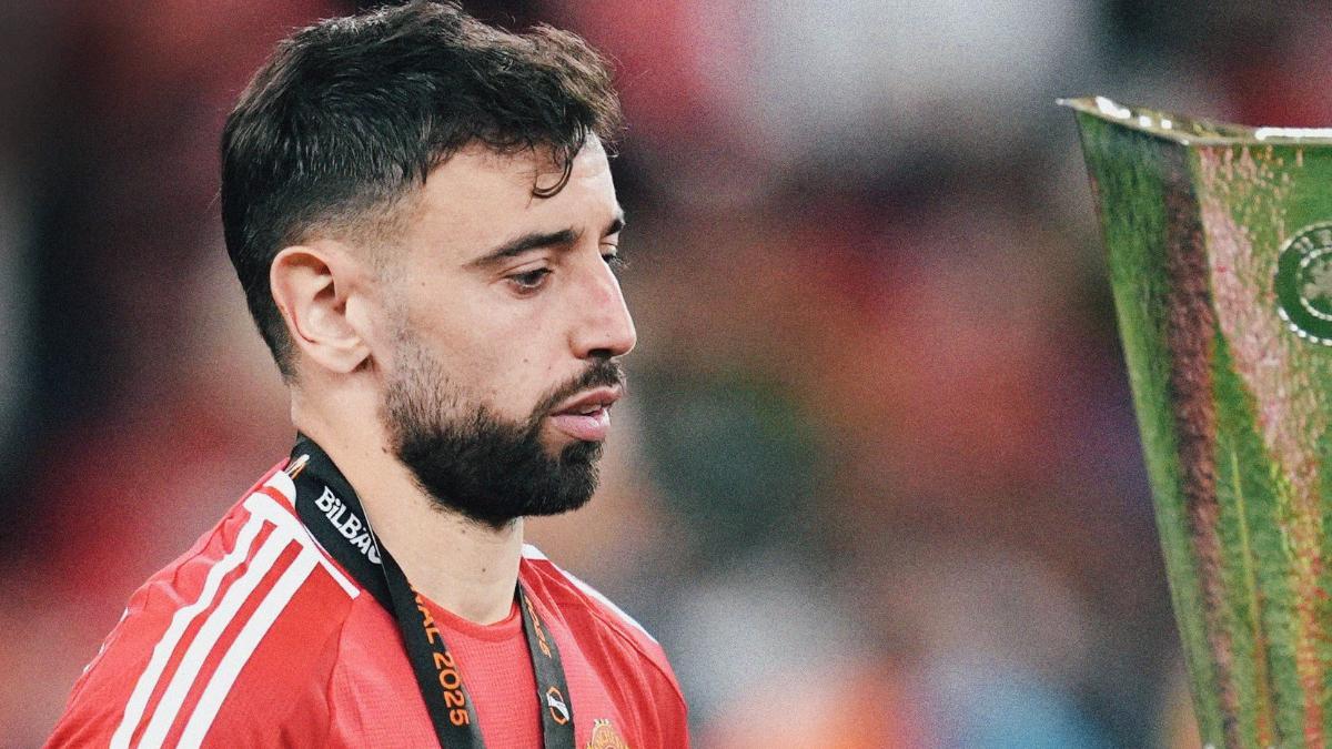Bruno Fernandes, cabizbajo tras la derrota ante el Tottenham