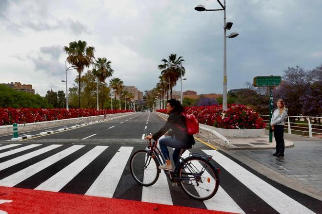 El puente de las Flores reabre tras cinco meses en obras