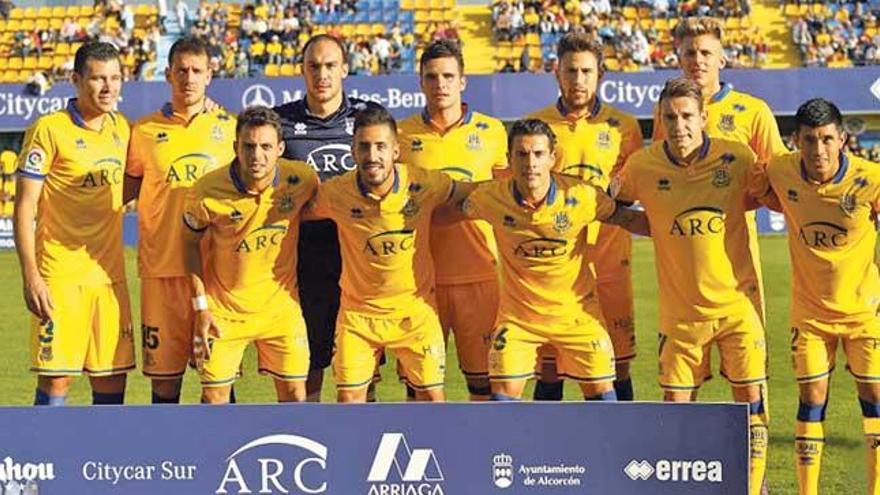 Once del Alcorcón que empató en la pasada jornada ante el Almería.