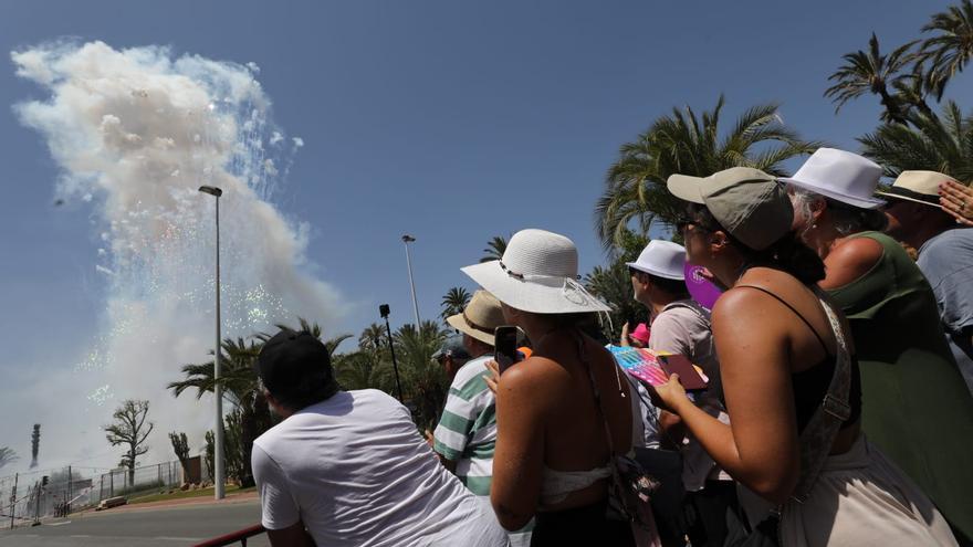 Una mascletà equilibrada de principio a fin en Elche