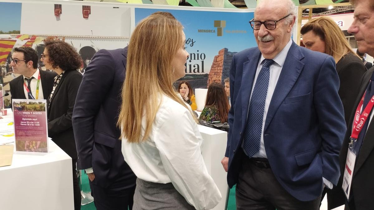 Vicente del Bosque con Marga Prohens en Fitur 2024