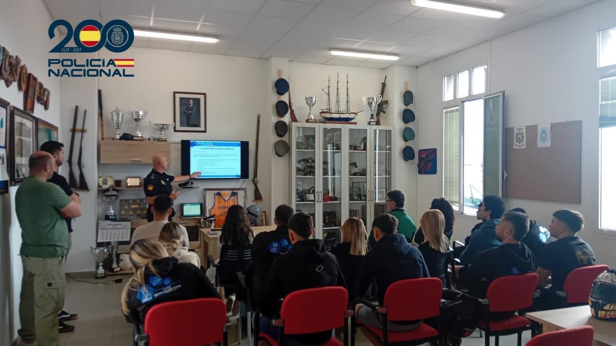 Jornada formativa para alumnos de Seguridad del IES Tony Gallardo