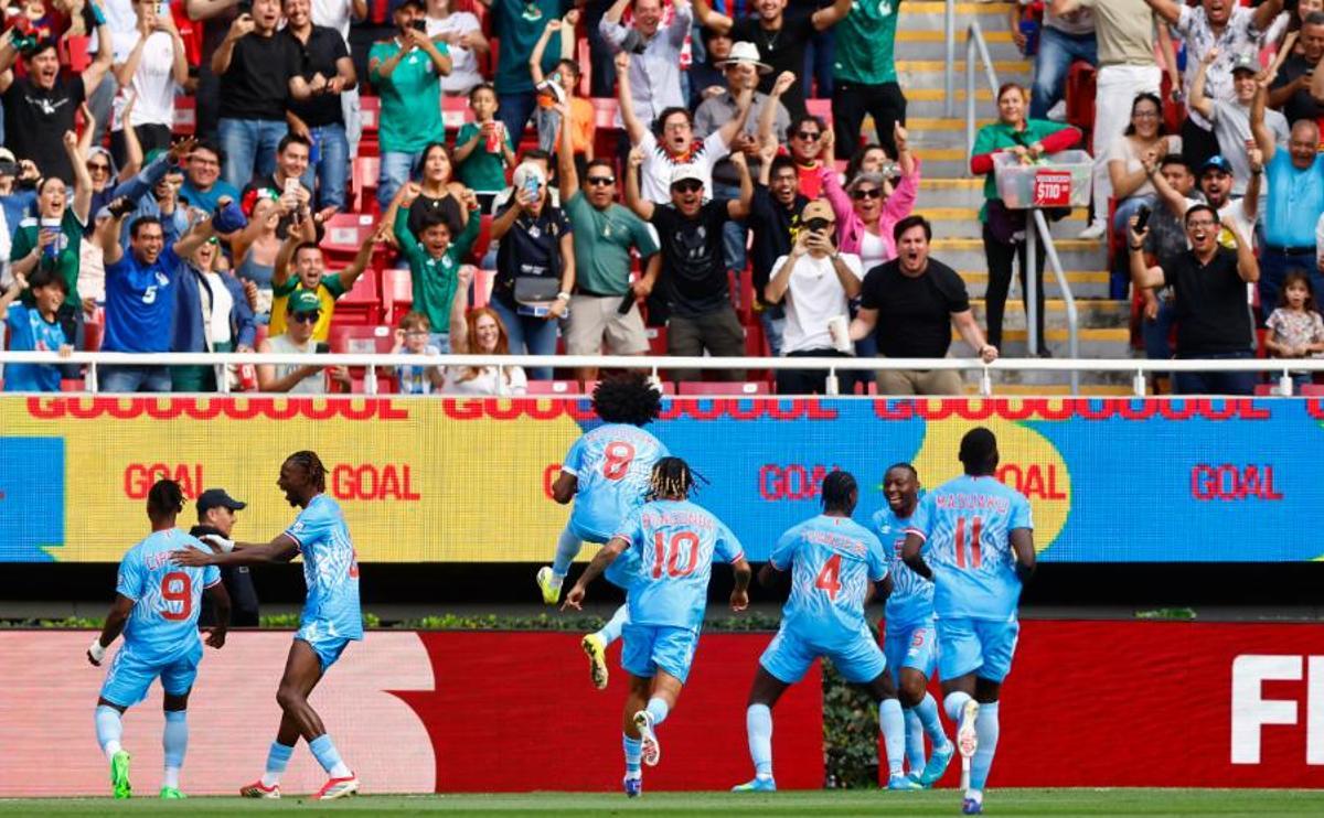 La RD Del Congo celebra el gol en la prórroga.